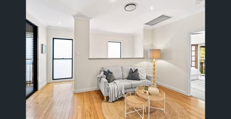 Low Maintenance Family Home in Ironside and Indooroopily SHS Catchment - Photo 4