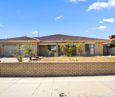 Expansive Living in a Prime Location! - Photo 1