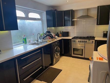 3 bedroom terraced house to rent - Photo 5