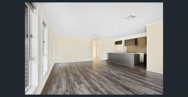 STYLISH HOME IN BALLARAT HIGH SCHOOL CATCHMENT!! - Photo 1