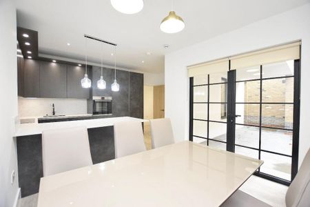 3 bedroom flat to rent - Photo 2