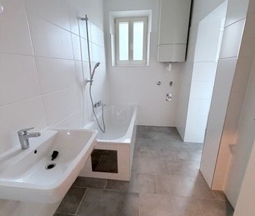 Sanierte großzügig aufgeteilte 2-Raum-Wohnung im 1 Stock mit Loggia... - Photo 1