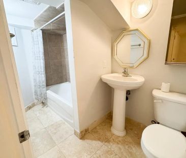 1529 Queen Street E #Bsmt - Photo 3