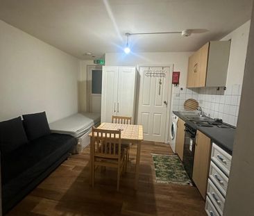 Studio Flat, Middleham Road, N18 - Photo 3
