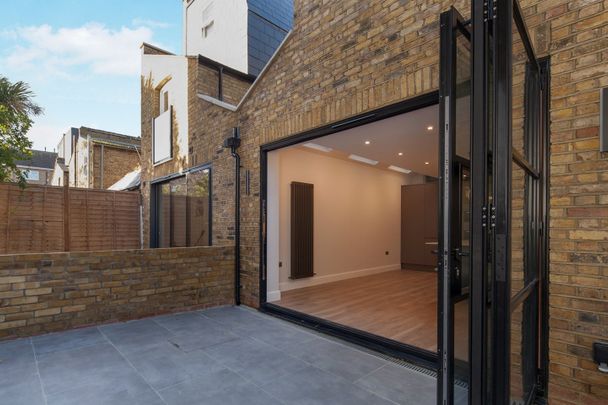 5 Bed Terraced House, Afghan Road, SW11 - Photo 1