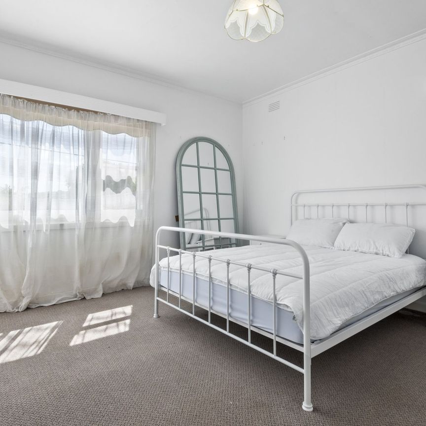 5 Vivian Street, Belmont - Photo 1