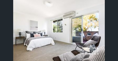 Spacious Townhouse with Garage, Courtyards and Full Brick Charm! - For rent - Photo 5