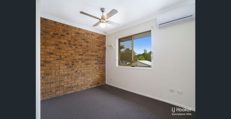 Gorgeous 3 Bedroom Townhouse, 2 swimming pools and 2 car parks in Sunnybank Hills - Photo 3