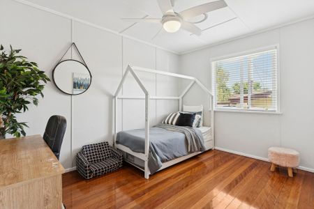 Stylish Family Retreat with Pool in Mansfield High Catchment - Photo 2