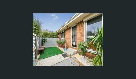 Garden in Front, Courtyard Behind, Style Inside! - Photo 3