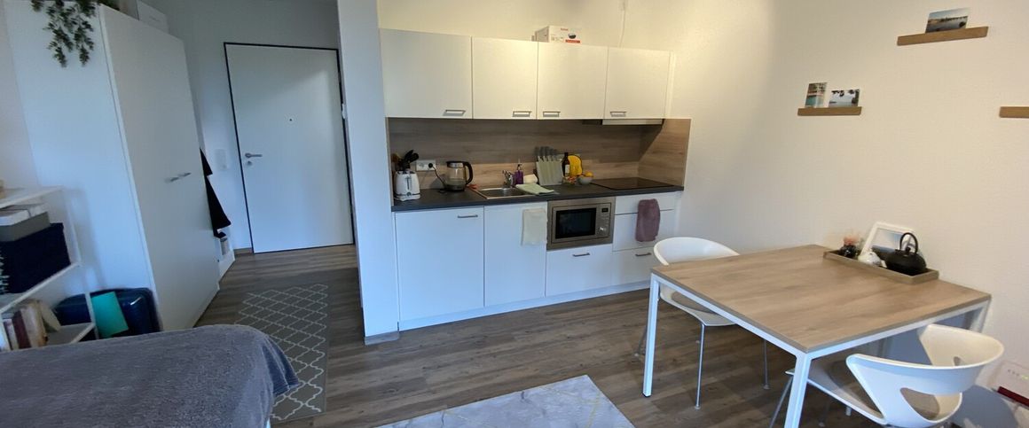 Studenten aufgepasst! Möbliertes 1 Zimmer-Appartment mit Balkon in zentraler Lage - Photo 1