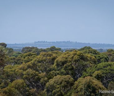 129 PHILLIP DRIVE, Sunbury, VIC 3429 - Photo 5