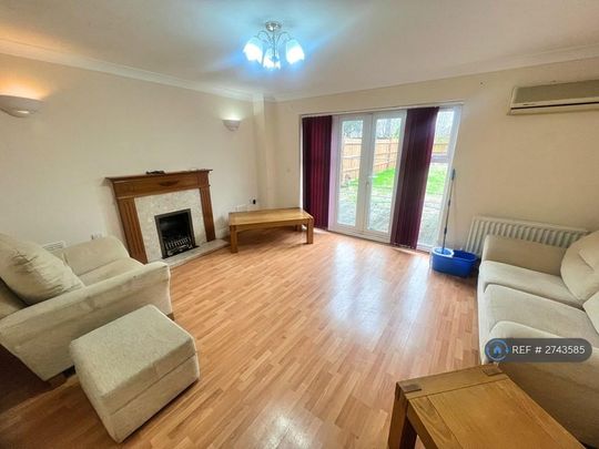 4 bedroom detached house to rent - Photo 1