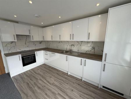 2 bedroom maisonette to rent - Photo 4