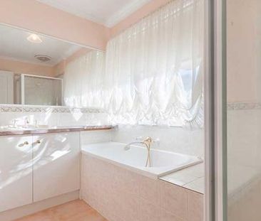 Comfortable Family Living in Caroline Springs - Photo 5