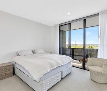 Spacious interiors, Stunning Molonglo Views - Photo 6