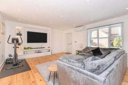 Nant Y Rhos, Cardiff - Photo 3