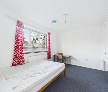 Elmbank Avenue, Englefield Green, Egham,TW20 - Photo 4