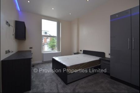 4 Bed 4 Bath Properties in Leeds - Photo 4