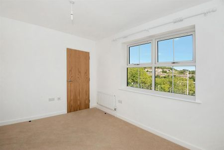 3 bedroom end of terrace house to rent - Photo 2