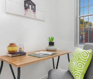 Modern two-bedroom apartment with private entry - Photo 1