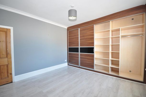 4 bedroom end of terrace house to rent - Photo 1