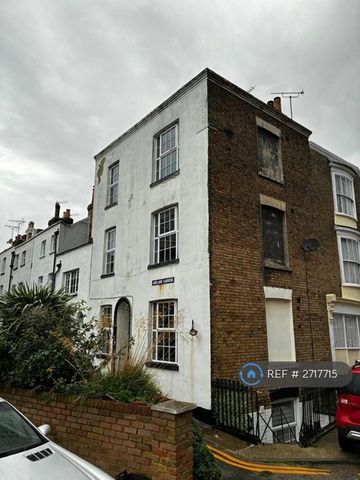 4 bedroom maisonette to rent - Photo 4