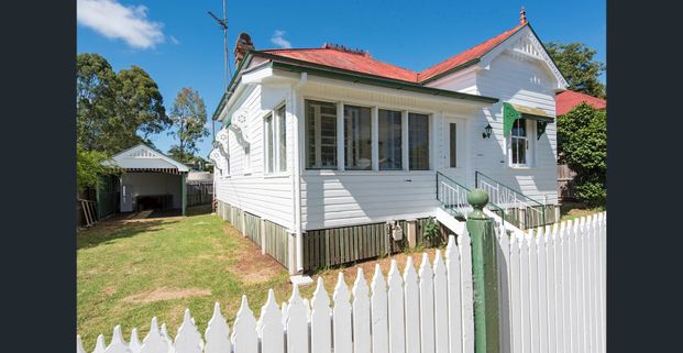 Charming 3-Bedroom Cottage in Prime Location - Photo 1