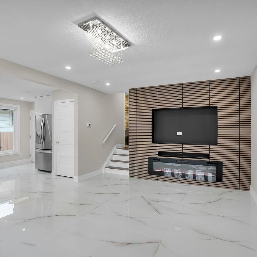 For Lease - 1046 Jalna Boulevard, London South, Ontario - Photo 1