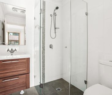 Ultra-chic Three Bedroom Plus Study Townhouse - Photo 5