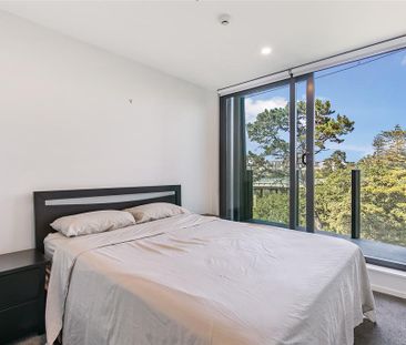 Location! Location! Location! - Photo 5