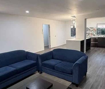 Stunning Harbour-View 2 Bedroom space for rent - Photo 2