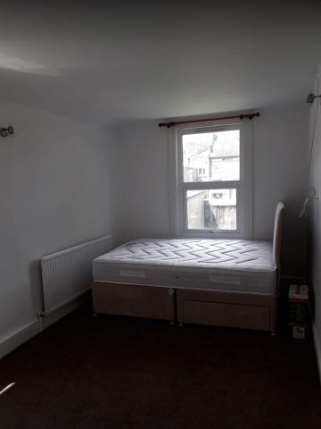 1 Bed Flat, Talbot Road, E7 - Photo 2