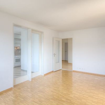 "Mieten ohne Kaution - Wohnen über den Dächern im Zentrum von Wettingen!" - Photo 1