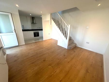 2 bedroom terraced house to rent - Photo 2