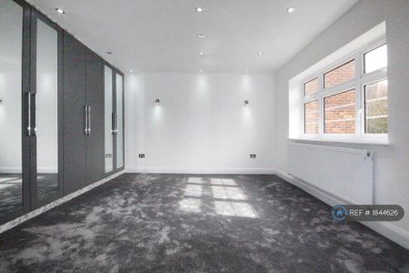 5 bedroom detached house to rent - Photo 2