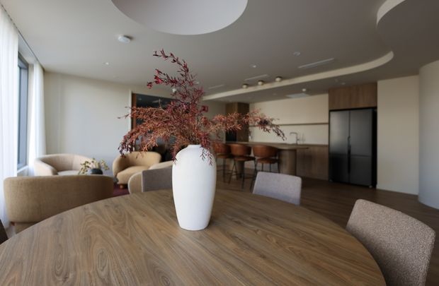 One Bedroom Apartment with Panoramic Views! - Photo 1