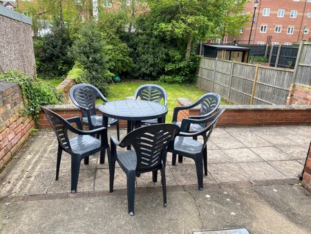 6 Bed Semi-Detached House, Epperstone Road, NG2 - Photo 5