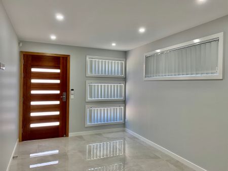 Brand New Modern & Luxury Duplex - Photo 3