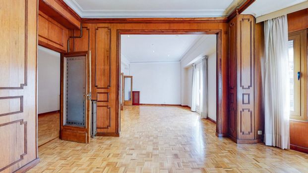 Large flat for rent in Valencia city center in a building of 1958 - Foto 1