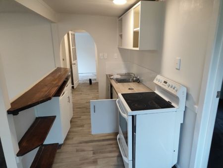 Beautiful 2-Bedroom House - Photo 4