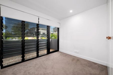 Light-Filled Greenslopes Apartment Offering Comfort and Convenience - Photo 4