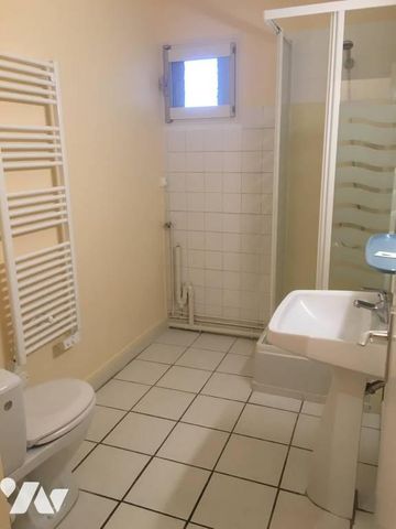 Appartement lumineux avec balcon – La Ferté-Bernard (proche centre-ville) - Photo 5