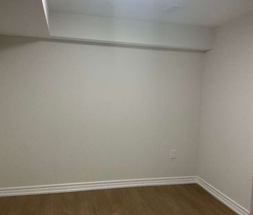 For Lease - 32 Herefordshire Crescent, Newmarket, Ontario - Photo 5