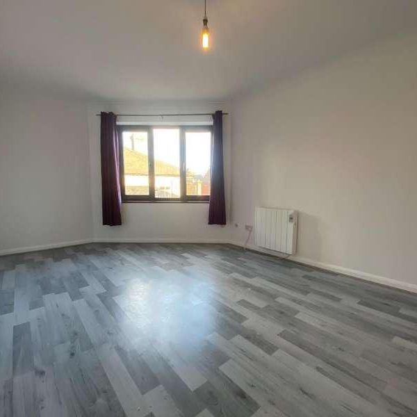 High Street, Town Centre, CB9 - Photo 1