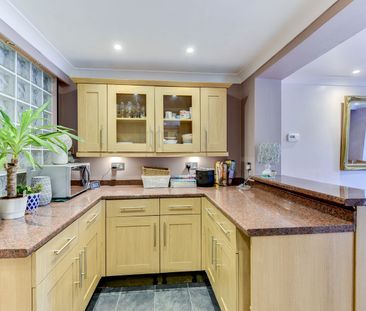 4 Bed Semi-Detached House, Lynchet Walk, BN1 - Photo 2