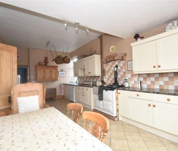 5 bedroom detached house to rent - Photo 1