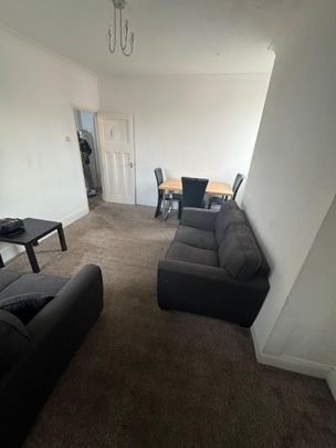 3 bedroom flat to rent - Photo 1