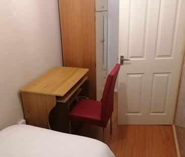 Room in a Shared Flat, Kingsbridge Road, M9 - Photo 4