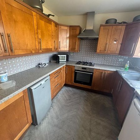 1 bedroom in a house share to rent - Photo 3